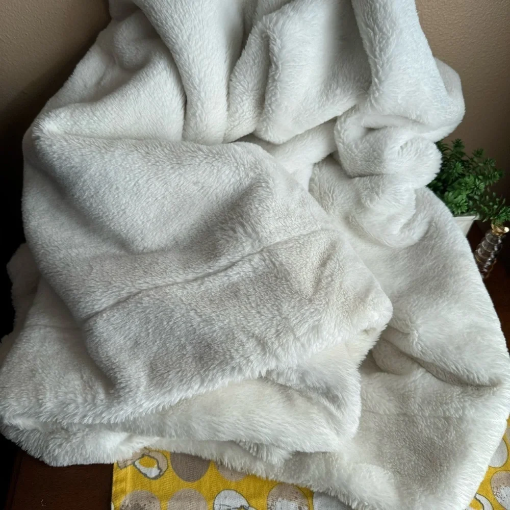 Pier 1 Imports cream and gold sequin holiday throw blanket